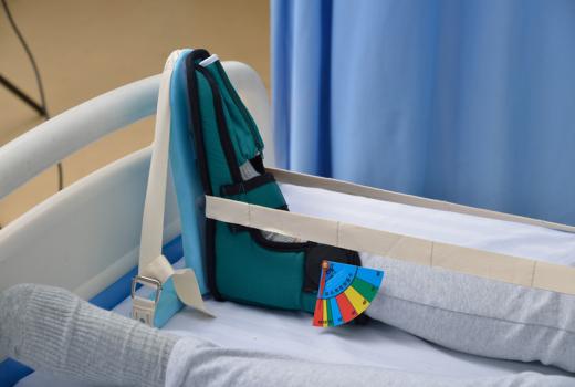 B-009 下肢矯形訓(xùn)練鞋 (4)_副本