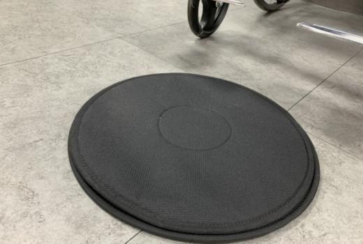 轉(zhuǎn)移墊圓墊適用于從輪椅到床，椅子或沙發(fā)之間的轉(zhuǎn)移