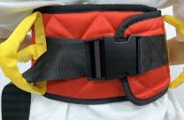 當轉(zhuǎn)移腰帶與轉(zhuǎn)移旋轉(zhuǎn)墊，可以將病人在病床，輪椅之間進行轉(zhuǎn)移