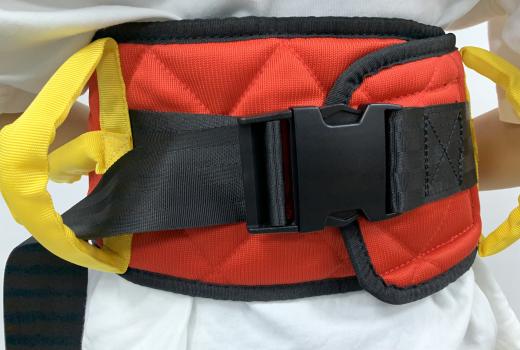 當轉(zhuǎn)移腰帶與轉(zhuǎn)移旋轉(zhuǎn)墊，可以將病人在病床，輪椅之間進行轉(zhuǎn)移