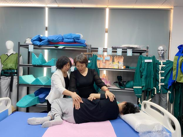 多功能翻身器 陳仁英