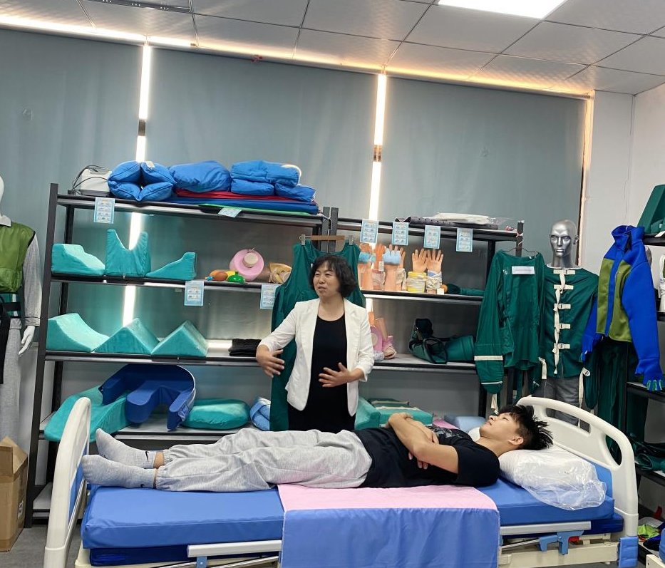 多功能翻身器 陳仁英