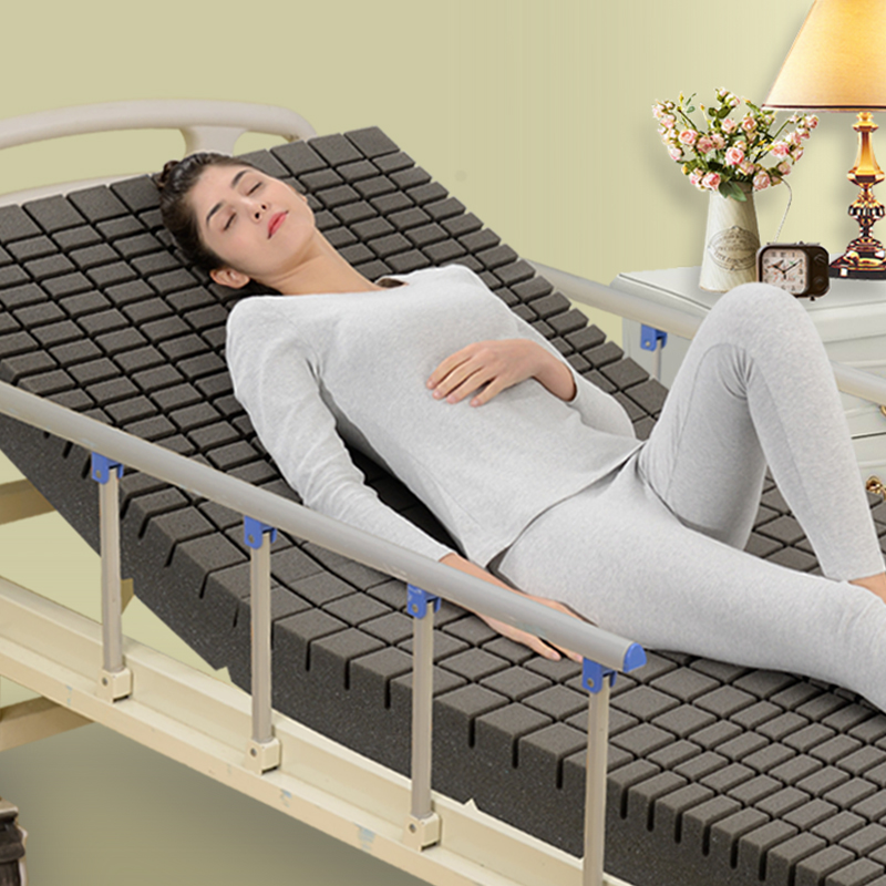 幫助長期臥床患者預(yù)防壓瘡的防褥瘡床墊 幫助長期臥床患者預(yù)防壓瘡的防褥瘡床墊