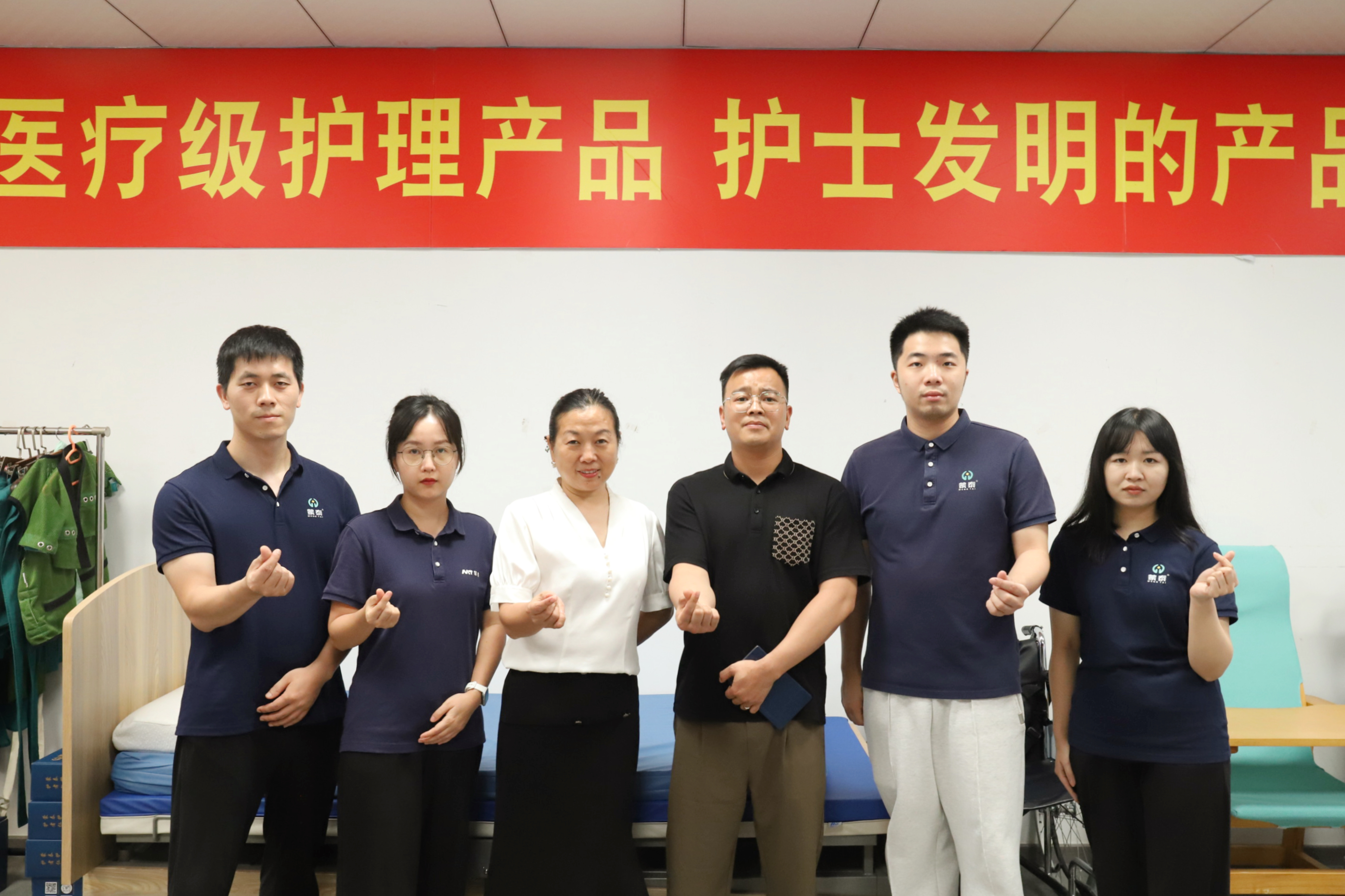 蒙泰專利申請轉(zhuǎn)化服務(wù)團(tuán)隊與云匠科技合影