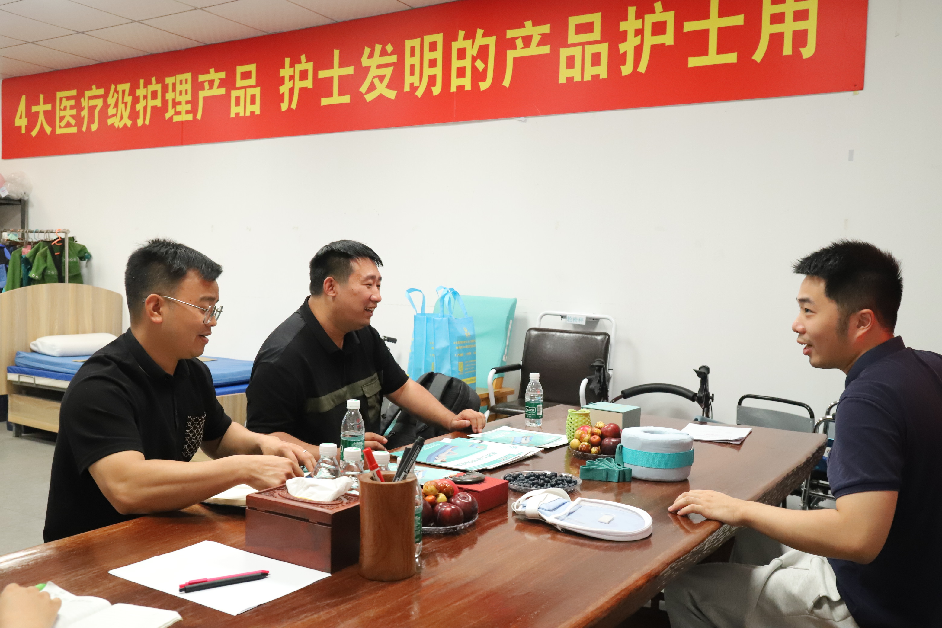 蒙泰專利項目負(fù)責(zé)人黃嘉俊給云匠科技李總、方總介紹項目