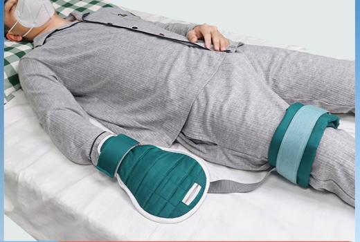 新型防拔管約束手套 幫助譫妄、煩躁癥及無(wú)自主約束能力患者有效防止治療中或睡眠時(shí)非計(jì)劃性拔管及留置針脫落